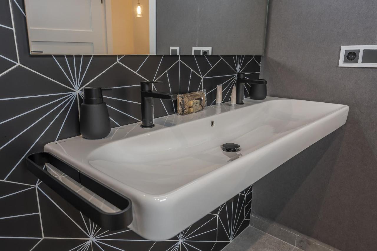 Trajano Premium Estudios By H Ayamonte Bagian luar foto