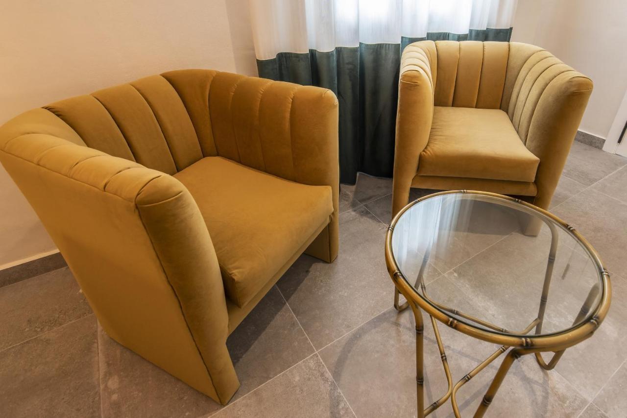 Trajano Premium Estudios By H Ayamonte Bagian luar foto